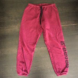 💚Victoria’s Secret Pink burgundy logo joggers
